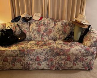 Sofa (floral pattern)