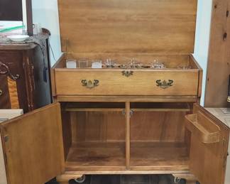1950-60's. Maple wood. Glassware included.