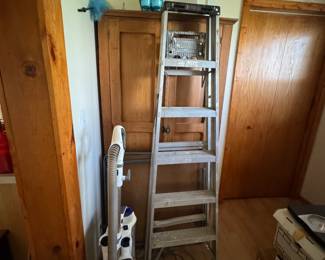 Ladder, vacuum, cabinet/pantry