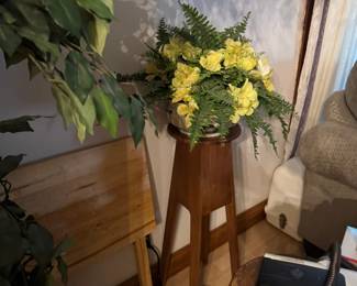 Plant stand, TV trays, plastic tree