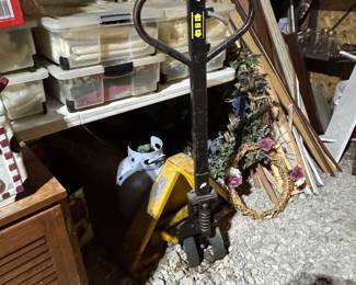 pallet lifter, wood pieces