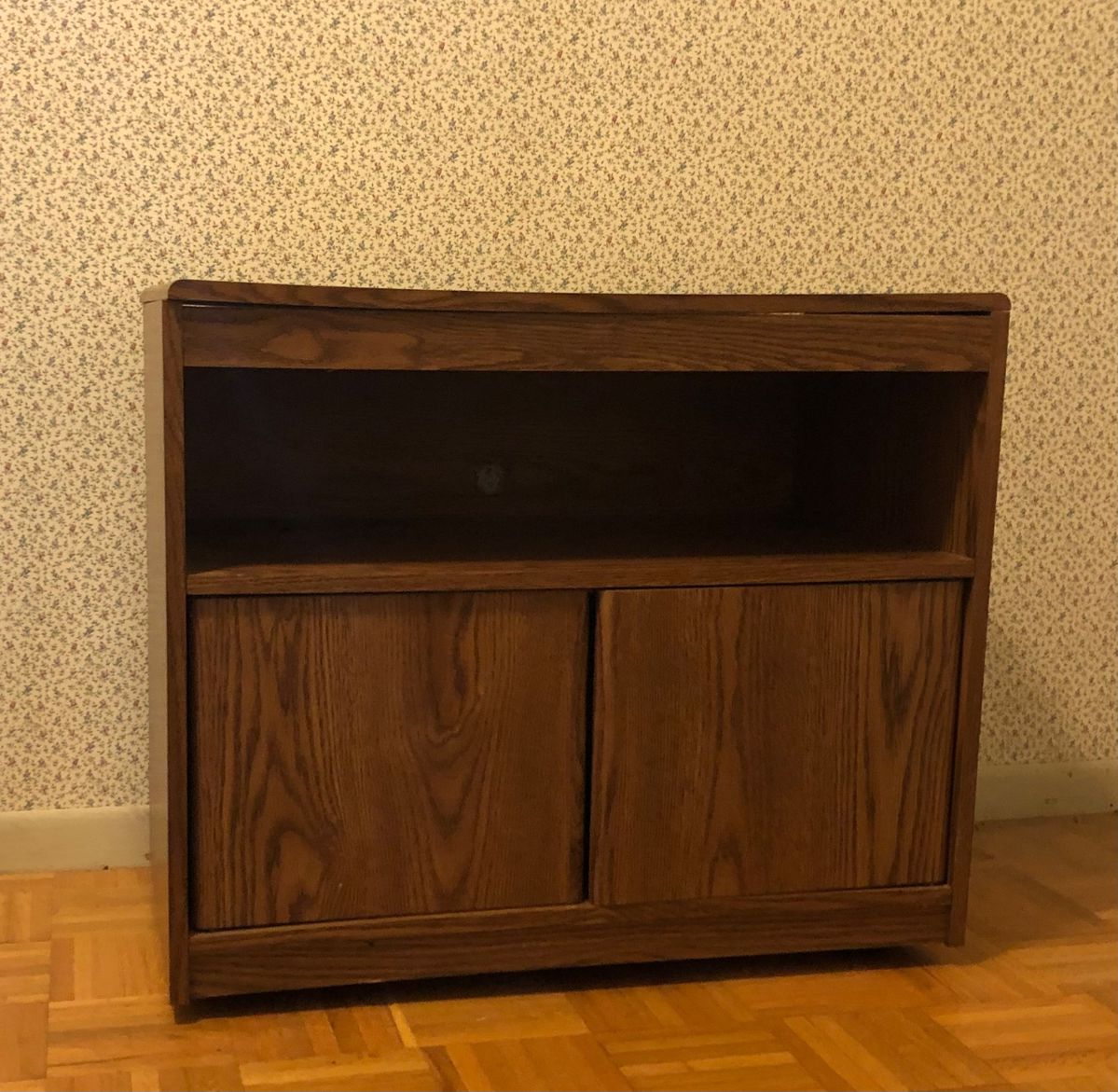 TV stand with swivel top