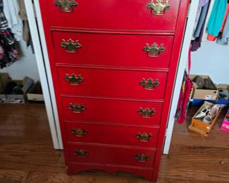 Dresser and the top lifts up
