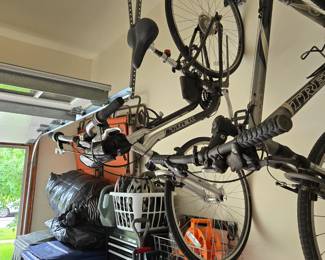 3 trek bikes