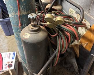 Acetylene Welding equipment, tanks have Oxygen and Acetylene Gas - not certified