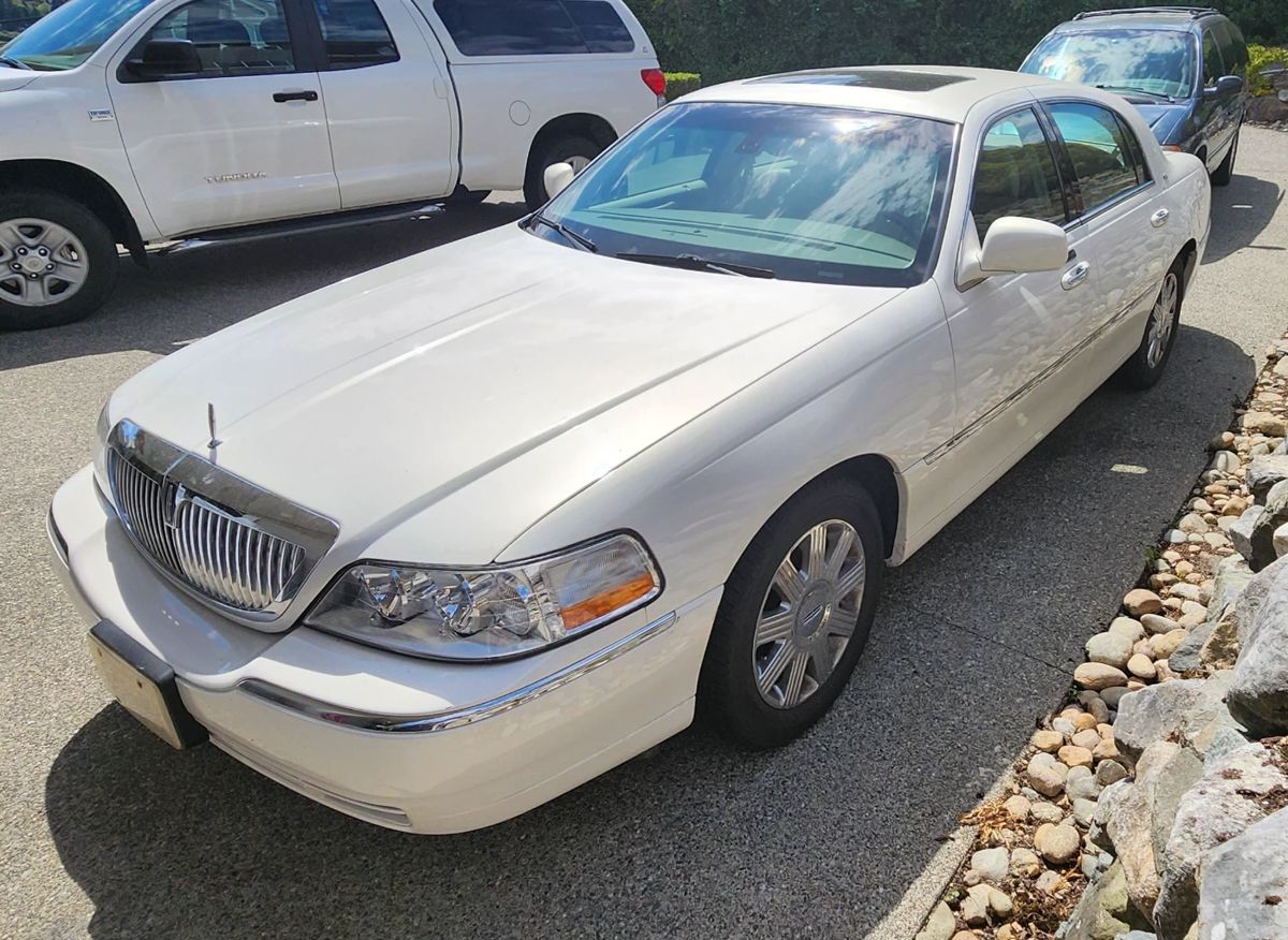 2003 Lincoln Town Car Cartier Edition, 66,544 Miles!
