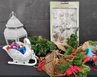 CT467Assorted Christmas Decor