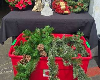 CT410Garland, Angels,and Berries