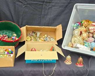 CT457Mystery Ornaments Lot