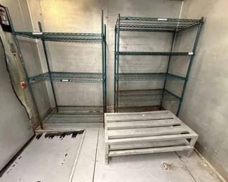 DBB571 Two Metro and Two Smaller Metal Shelving Units