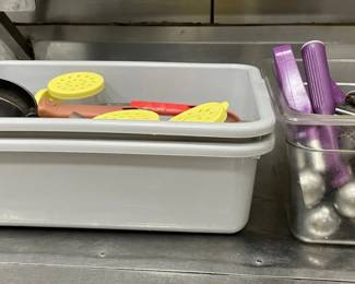 DBB369 - Assorted Kitchen Tools - Shakers, Scoopers, & More!
