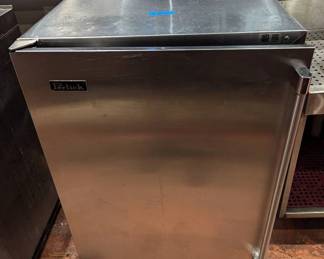 DBB082 - Perlick 24" Under counter Beverage Center
