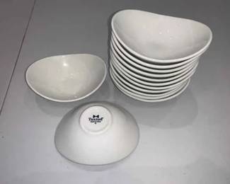 DBB236 Thirteen Tuxton Porcelain Oval Bowls