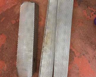 DBB522 Three Metal Mesh Like Pieces