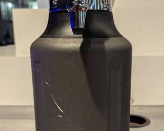 DBB110 - GrowlerWerks 64 oz Growler Keg.