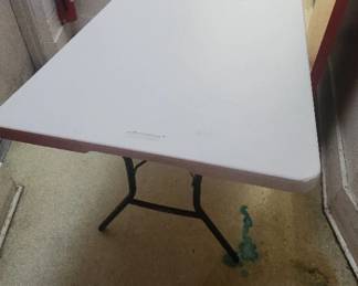 DBB566 - Lifetime 6-Foot Folding Table (1)