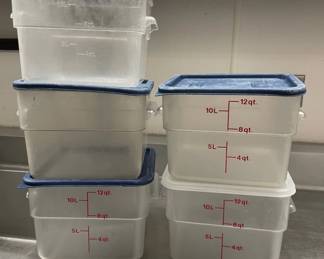 DBB422 - (5) 12 Qt Food Storage Containers With (4) Lids