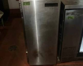 DBB751 Commercial Undercounter Refrigerator