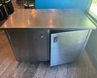 DBB058 Mobile Metal Countertop/Storage