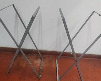 DBB485 - Pair of Metal Folding Stands