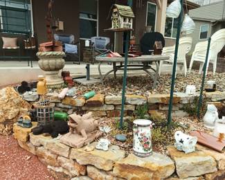Lots of pots and birdhouses