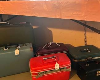 Several Vintage Train Cases