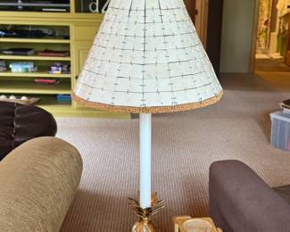 Pineapple base lamp