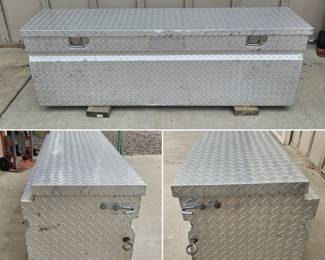Diamond plate top open tool chest