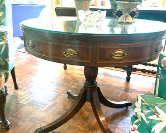Vintage mahogany pedestal rent/drum table