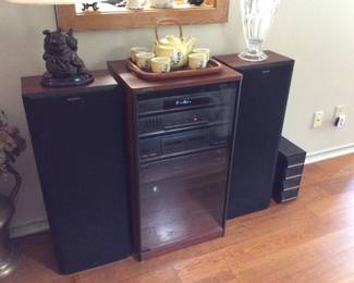 Sony stereo set with speakers and cabinet