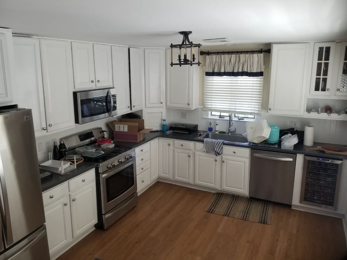 Nice L-shape kitchen with pretty cabinetry