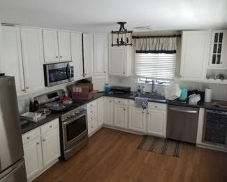 Nice L-shape kitchen with pretty cabinetry