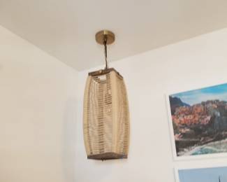 Pendant light fixture