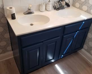 Double bath vanity