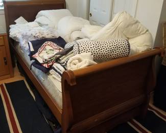 Sleigh bed with trundle