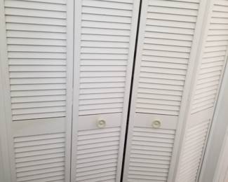 Louvered bi-fold doors