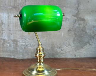 This lot features a vintage banker’s lamp in good working condition. This banker’s lamp measures, 15” H x 10.25” W x 8” D.