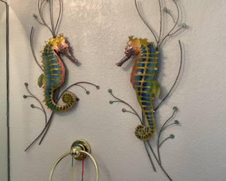Metal sea horses wall decor