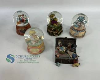 Set of 4 Snow Globes