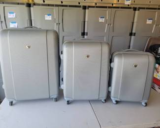 3piece International Traveler Luggage Set