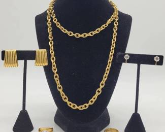 Mixed Vintage Jewelry Lot Goldtone Chain Clip On ClipOn Earrings Fashion Rings