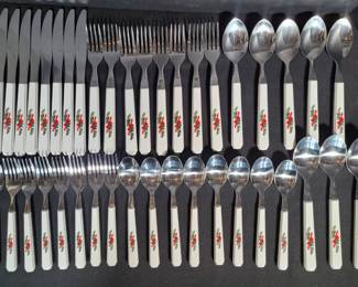 Pfaltzgraff Christmas Heritage Flatware Red and Green Holly and Ribbon Stainless Steel 8 Settings