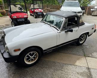 1976 MG Midget needs battery and work but a great project!