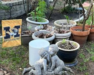 Wonderful Yard figures and Plant Pots