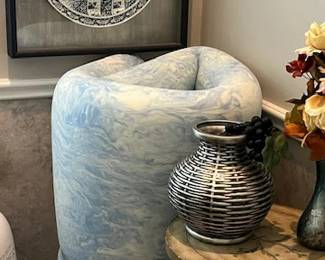 KING SIZE MATRESS PAD, VASE & TABLE