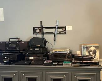 Very Nice Vintage Stereo & CD & DVD & VCR & Cassette equipment Record player. Record Albums & 45's.