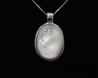 .925 Sterling Silver Mother of Pearl Cabochon Pendant Necklace
