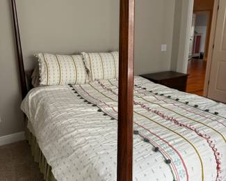 4 poster queen size bed