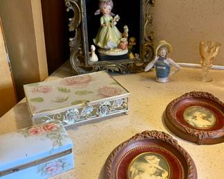 DECORATIVE BOXES, FIGURINES