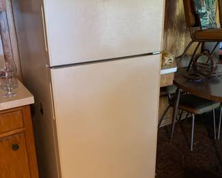 HOTPOINT REFRIGERATOR